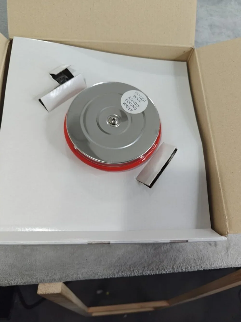 Le Creuset Q310167 1.6L Whistling Kettle New In box